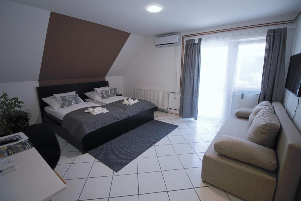 Szitakoeto Panzio Hotel Tiszafured Ngoại thất bức ảnh